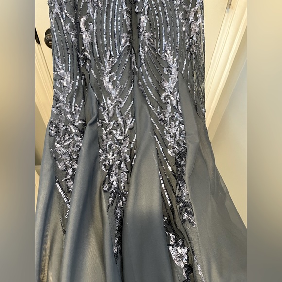 David’s Bridal Galina Signature Sequin Formal Dress size 6 - Picture 8 of 9